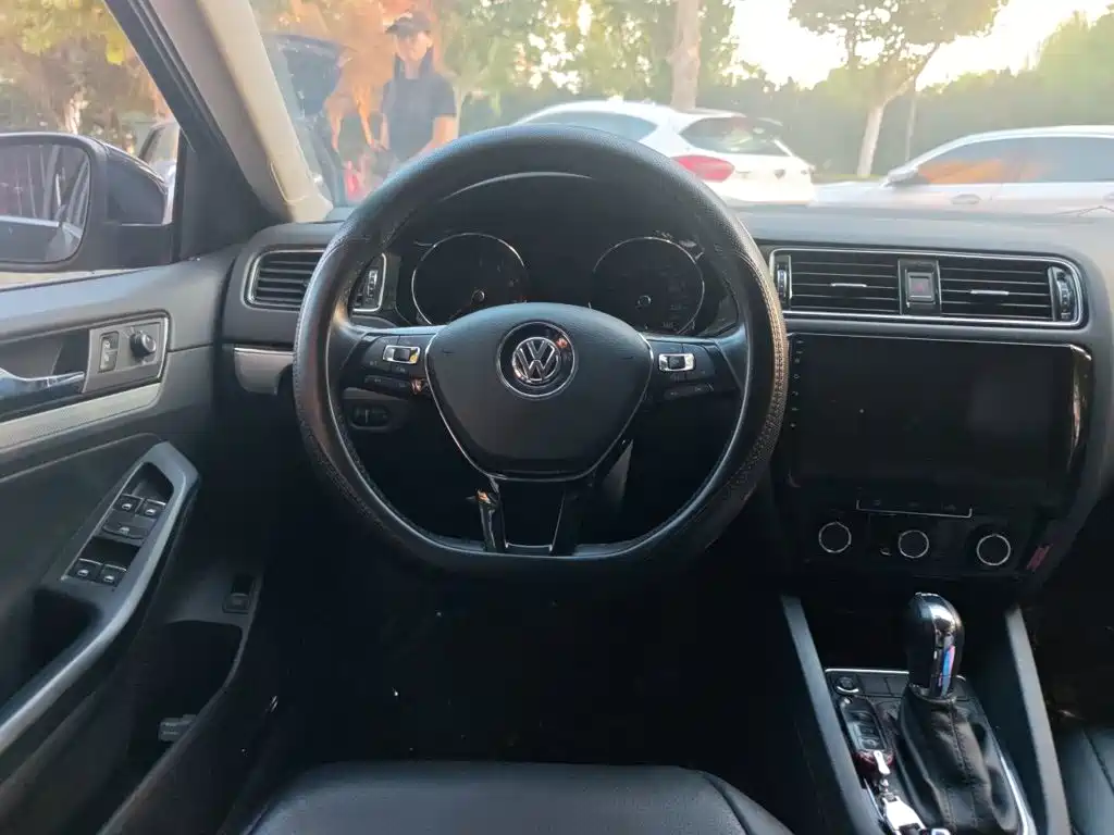 Volkswagen Sagitar — миниатюра 6