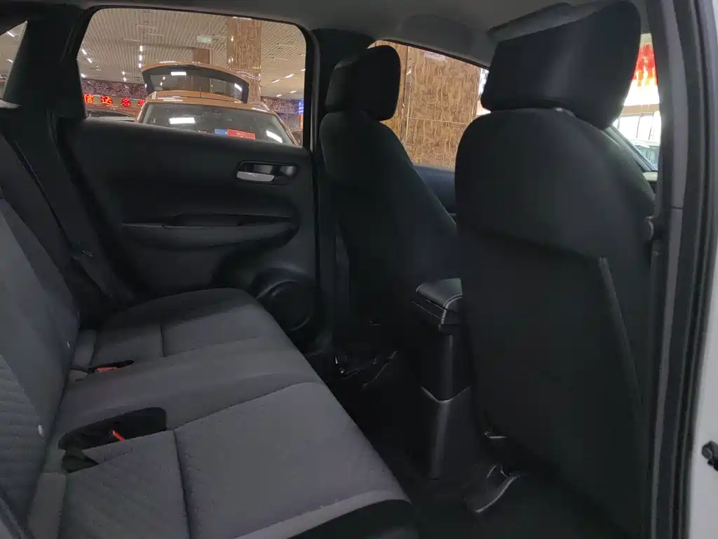 Honda Fit — миниатюра 6