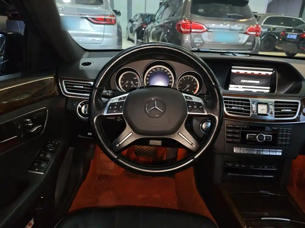 Mercedes-Benz E-Class — миниатюра 11