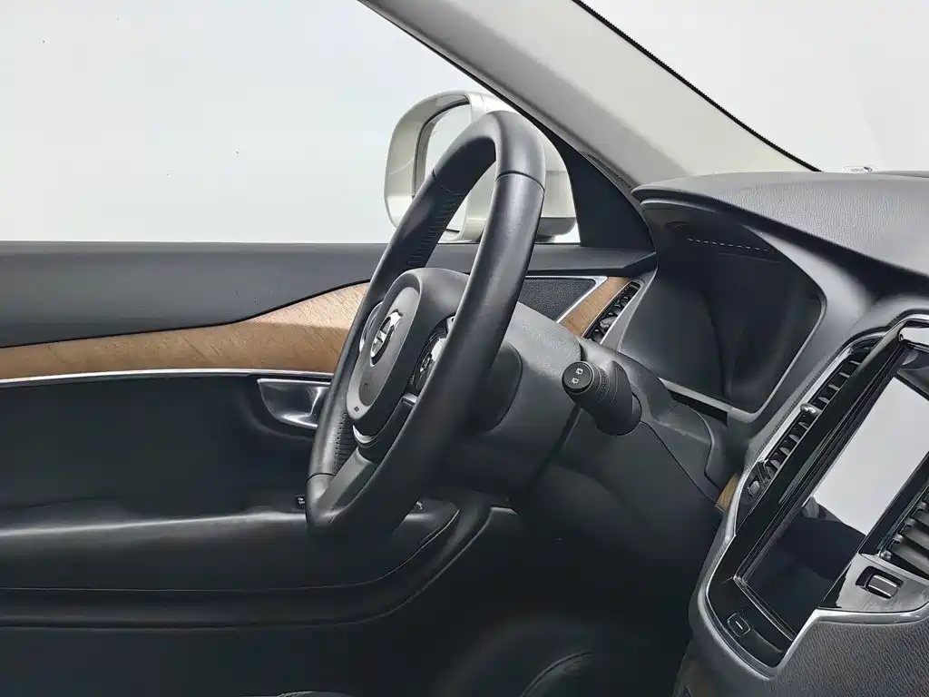 Volvo XC90 — миниатюра 22