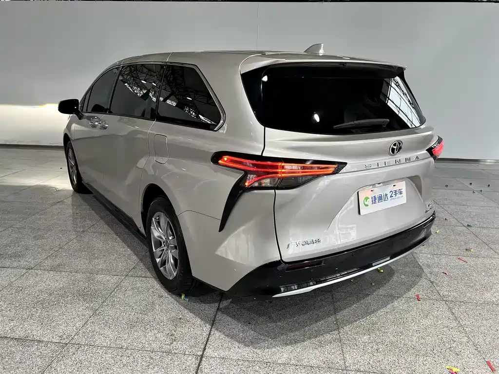 Toyota Sienna — миниатюра 12