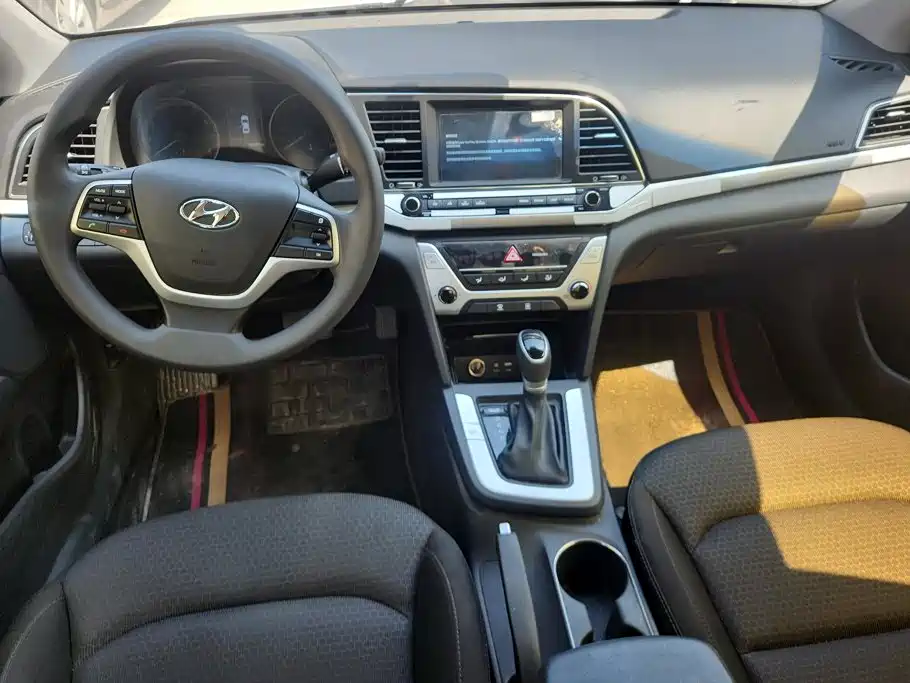 Hyundai Elantra — миниатюра 11