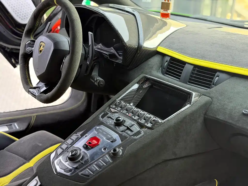 Lamborghini Aventador — миниатюра 8