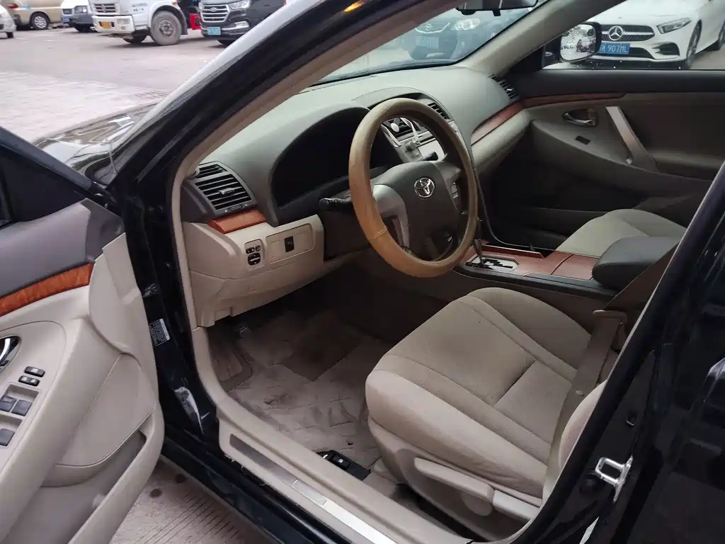 Toyota Camry — миниатюра 5
