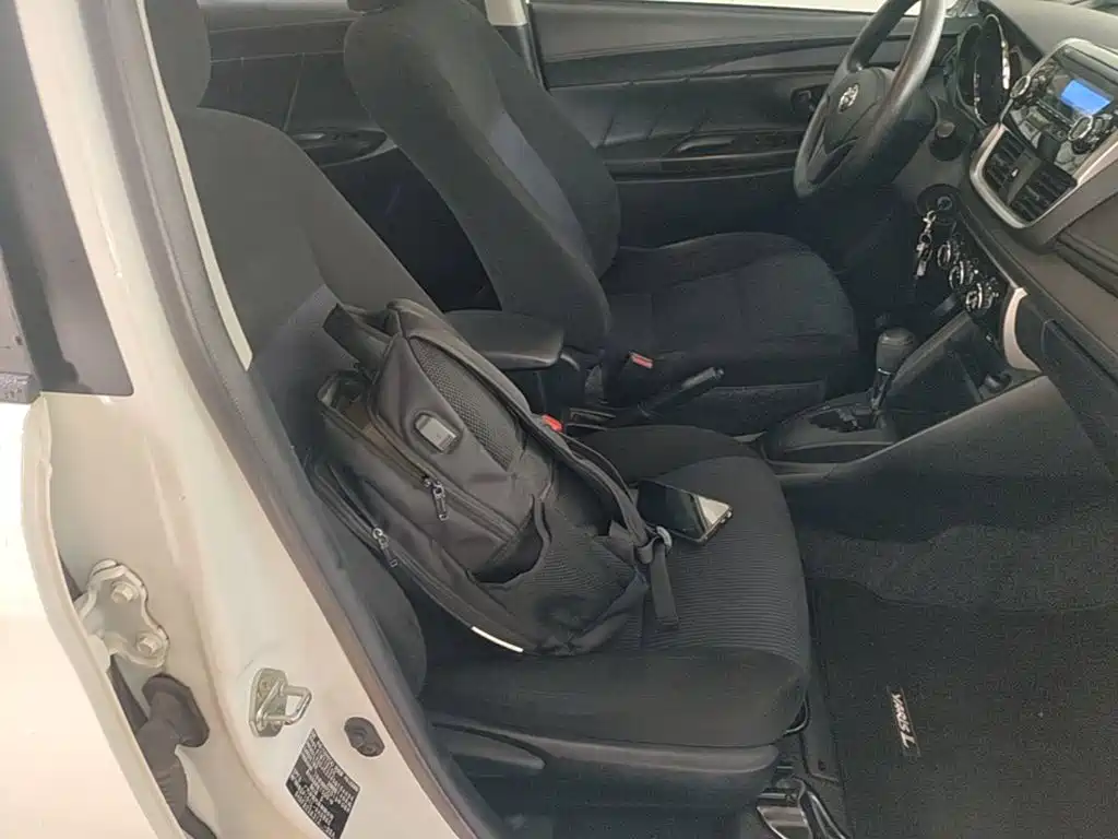 Toyota Yaris L — миниатюра 25