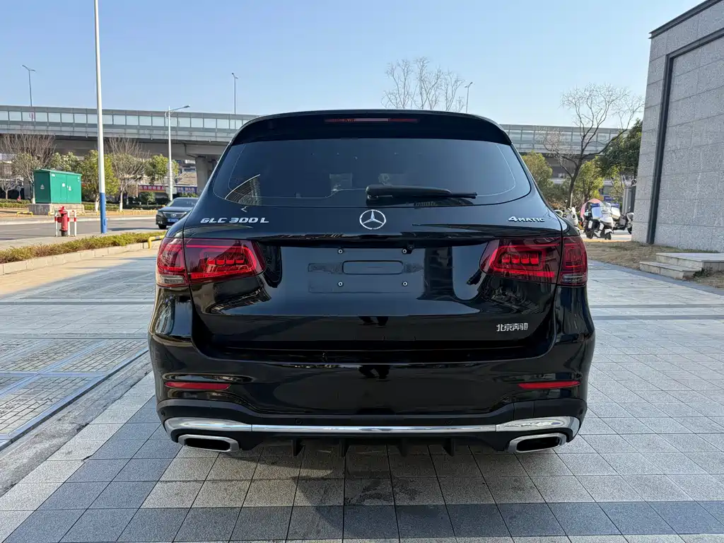 MERCEDES-BENZ GLC