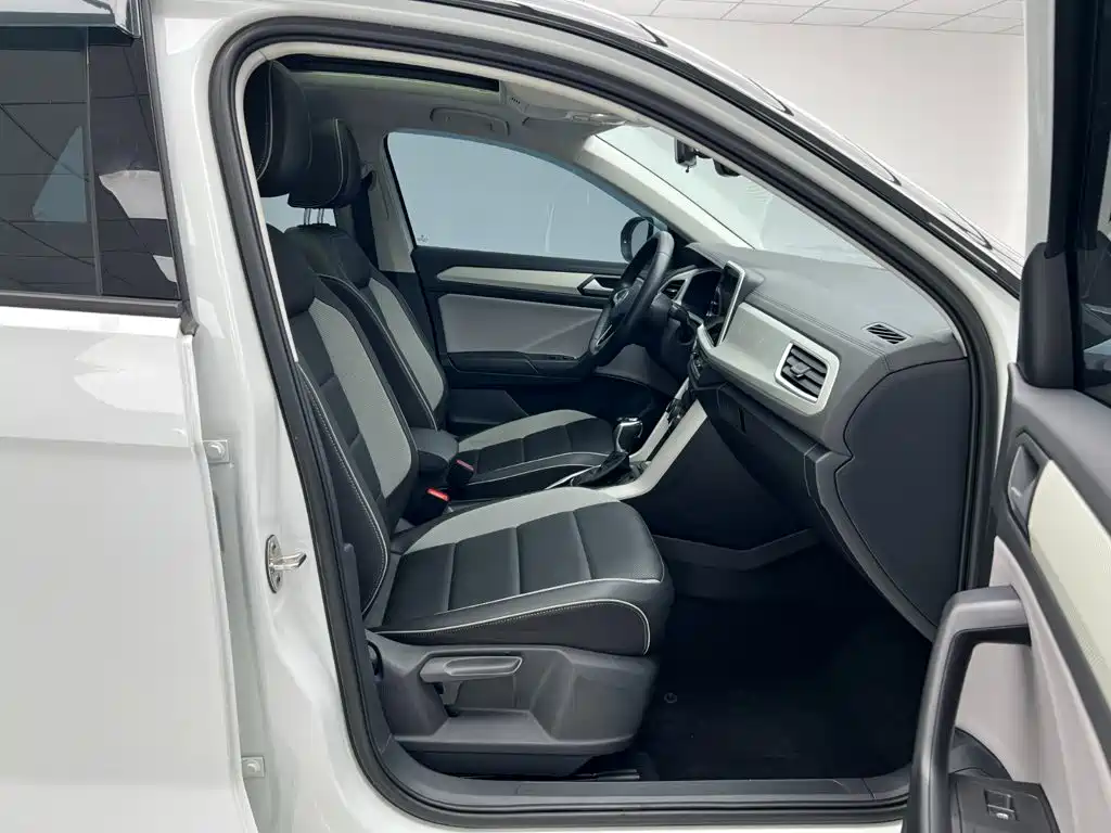 Volkswagen T-Roc — миниатюра 6