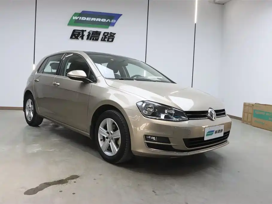 VOLKSWAGEN GOLF