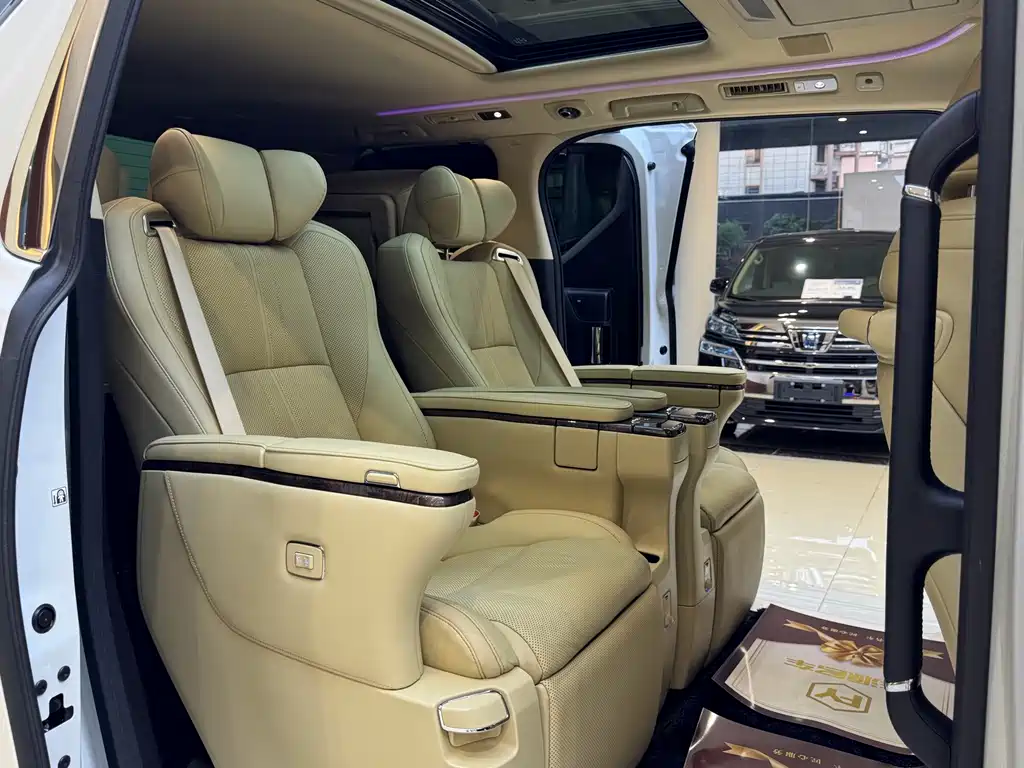 Toyota Vellfire — миниатюра 12