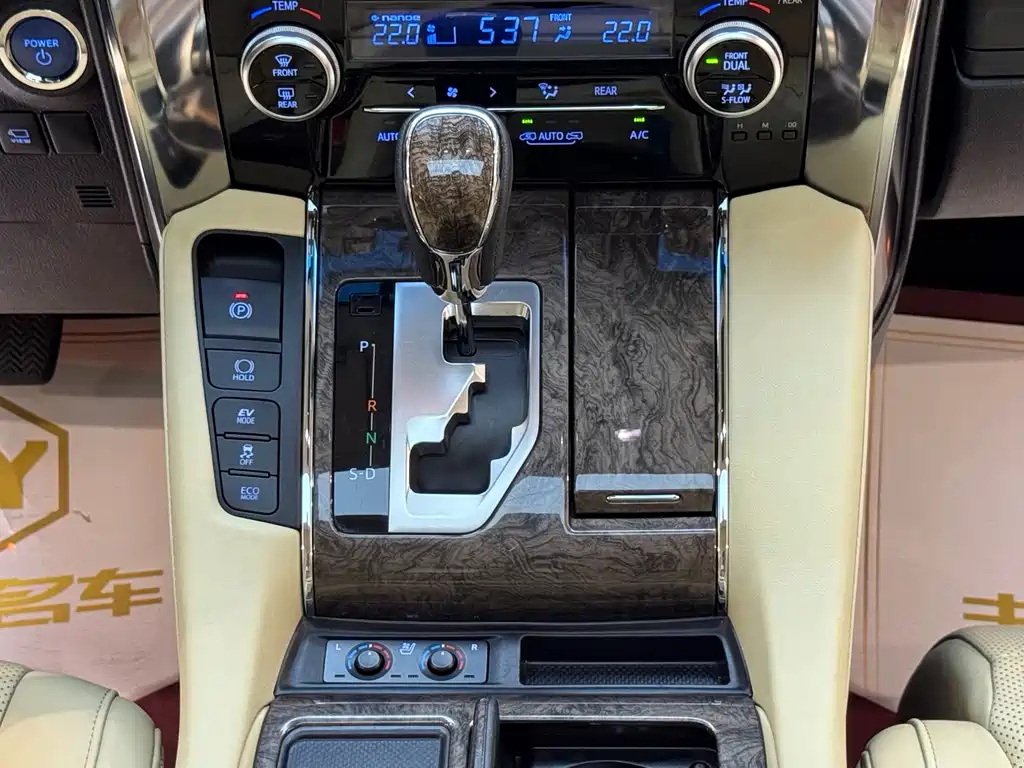 Toyota Vellfire — миниатюра 20