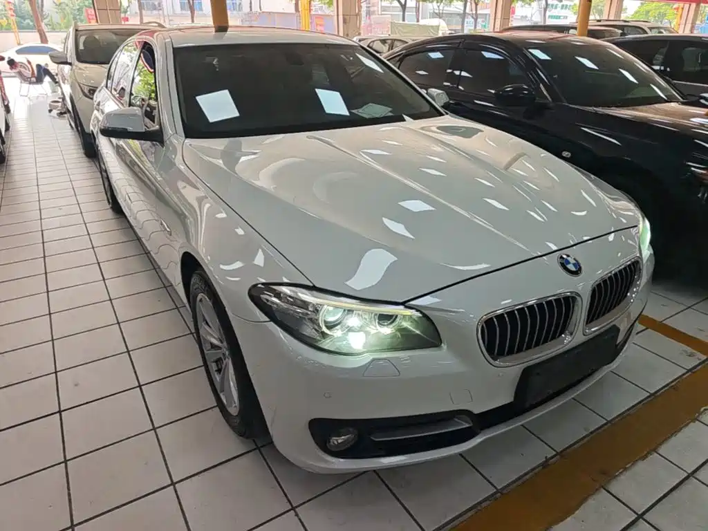 BMW 5 Series — миниатюра 4