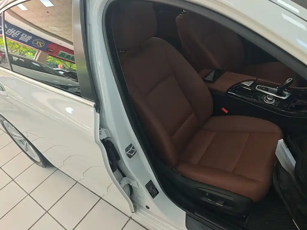 BMW 5 Series — миниатюра 25