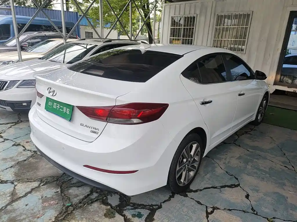 Hyundai Elantra — миниатюра 7