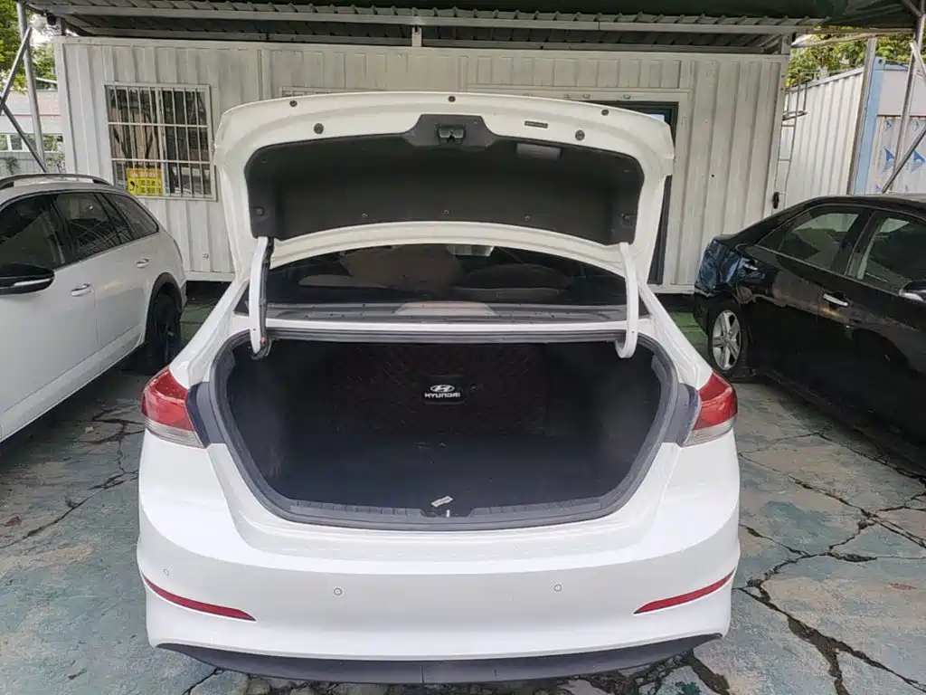 Hyundai Elantra — миниатюра 19