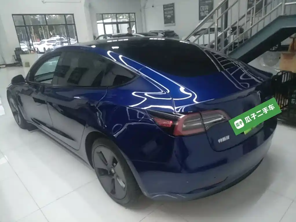 Tesla Model 3 — миниатюра 5