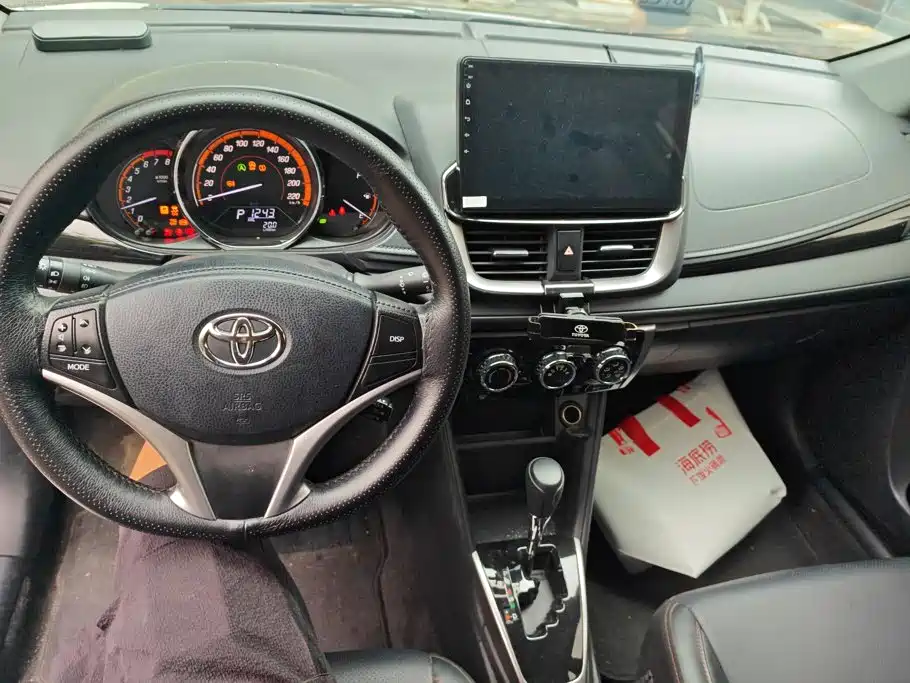 Toyota Yaris L — миниатюра 12