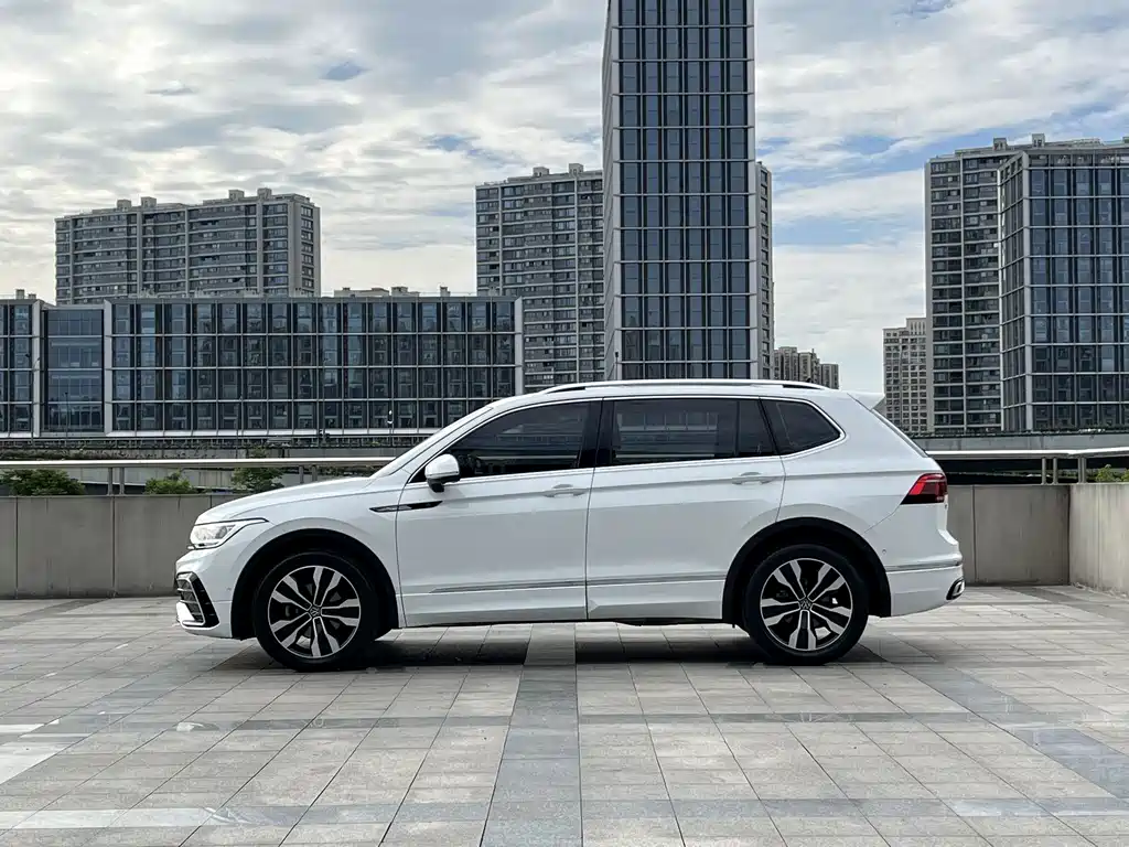 Volkswagen Tiguan L L 2024 330TSI AT R-Line