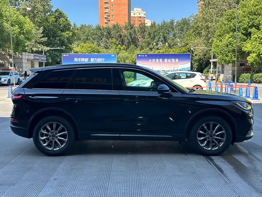 Lincoln Corsair — миниатюра 4
