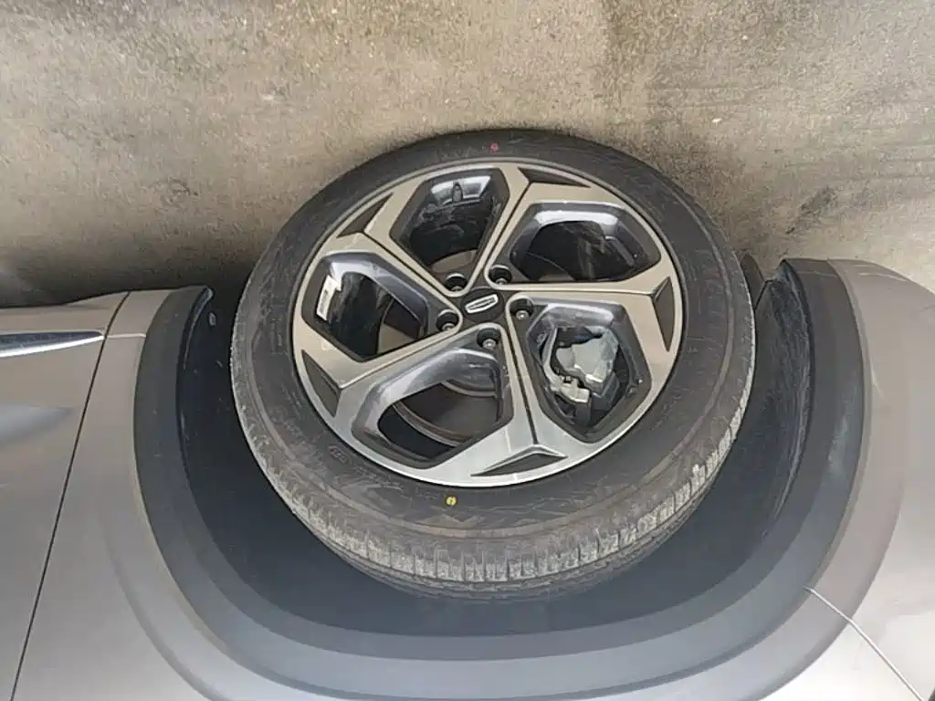 Geely Xingyue L — миниатюра 22