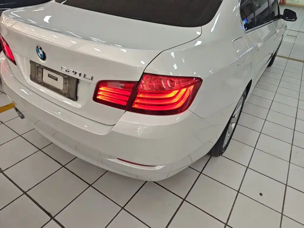 BMW 5 Series — миниатюра 8