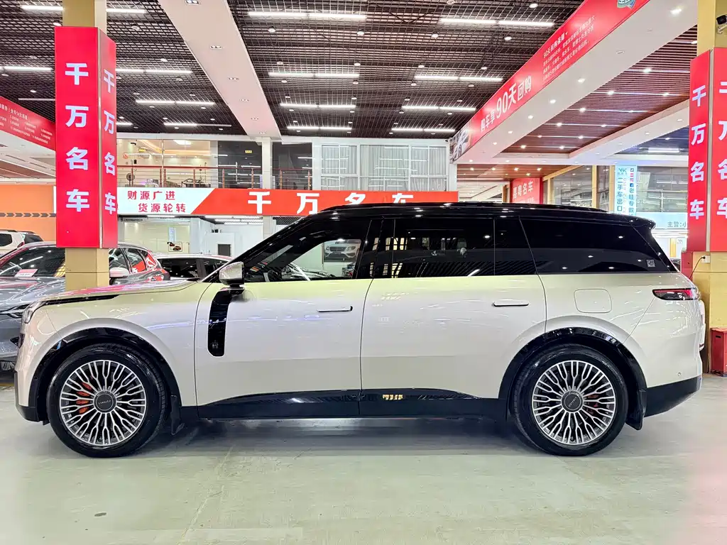 Lynk & Co 900 — миниатюра 5
