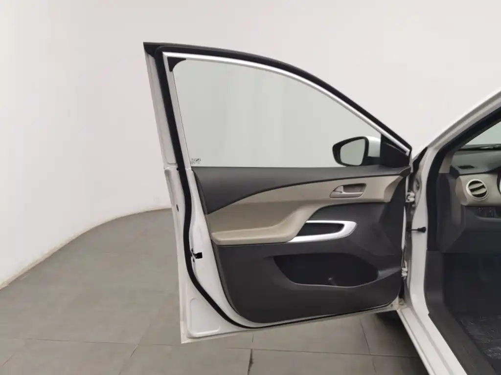 Chevrolet Sail — миниатюра 8