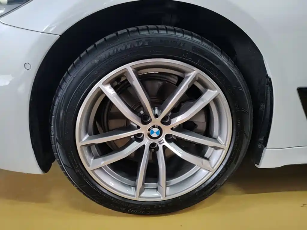 BMW 5 Series — миниатюра 23