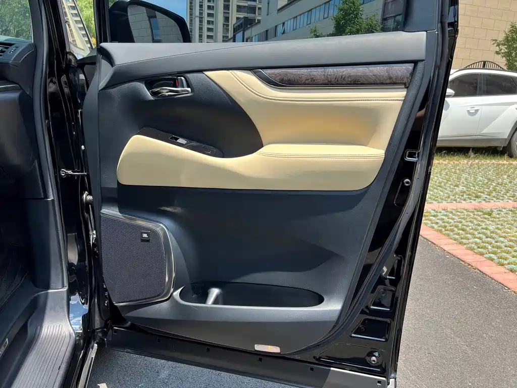 Toyota Alphard 2021 2.5L Luxury