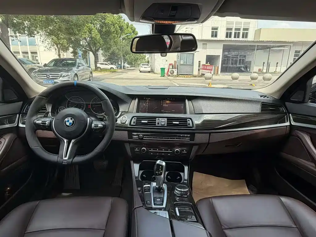 BMW 5 Series — миниатюра 4