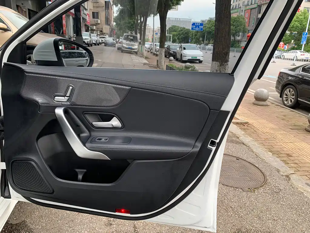Mercedes-Benz A-Class — миниатюра 7