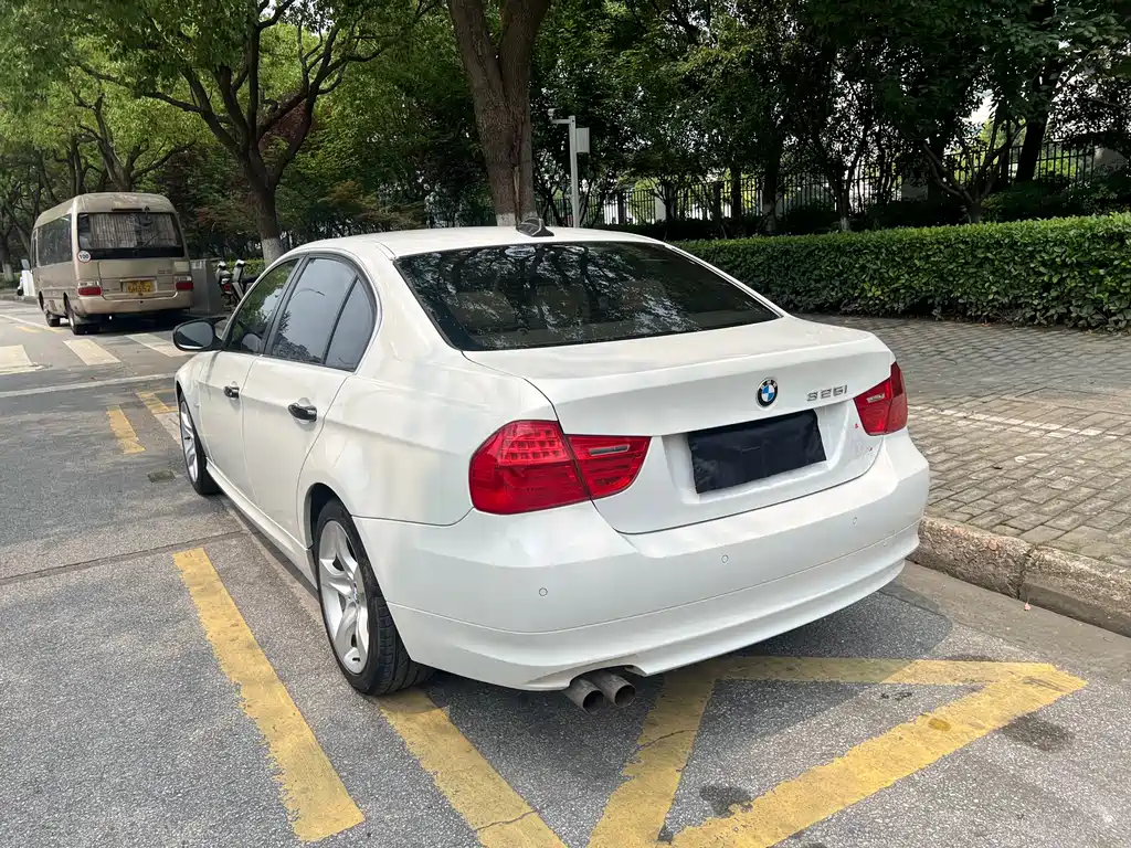 BMW 3 Series 3 2010 325i Luxury