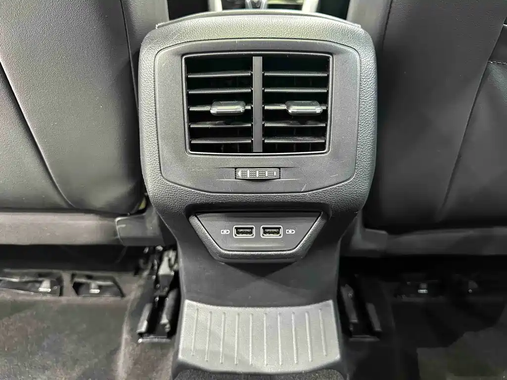 Volkswagen T-Roc — миниатюра 11