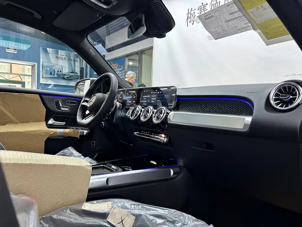 MERCEDES-BENZ GLB AMG