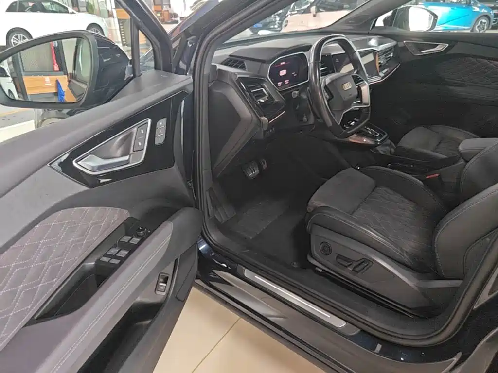 Audi Q4 e-tron — миниатюра 12
