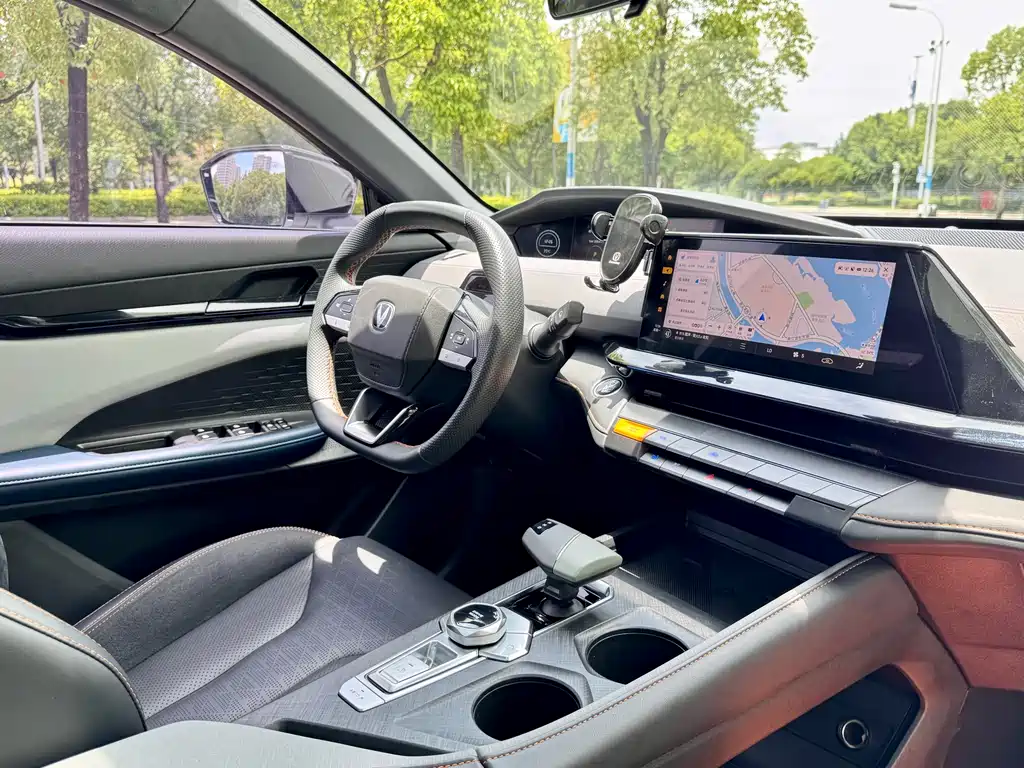 Changan UNI-V 2022 1.5T Luxury