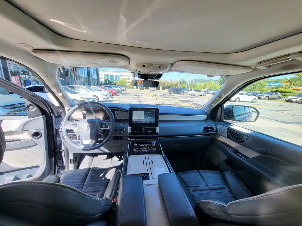 Lincoln Navigator — миниатюра 9