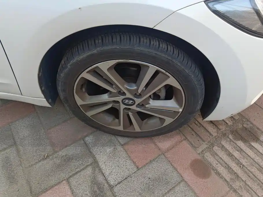 Hyundai Elantra — миниатюра 6