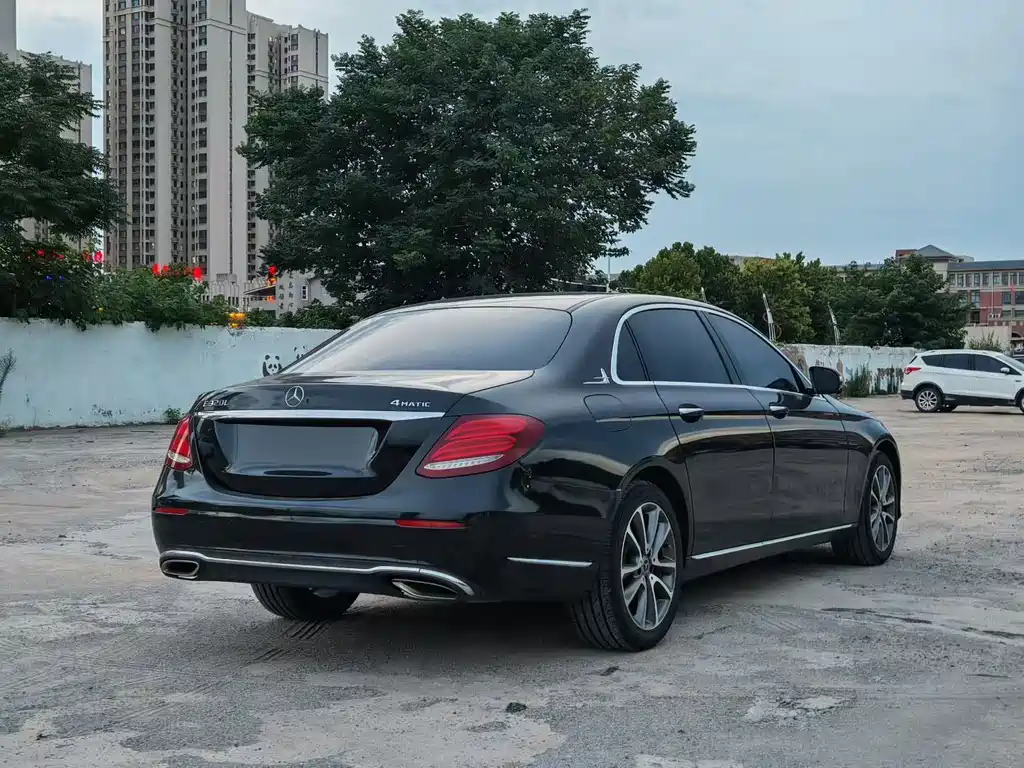 Mercedes-Benz E-Class — миниатюра 9