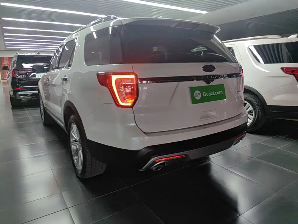 Ford Explorer (Import) — миниатюра 5