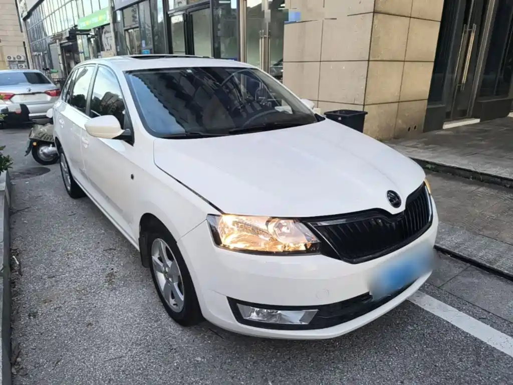 Skoda Rapid Spaceback — миниатюра 4