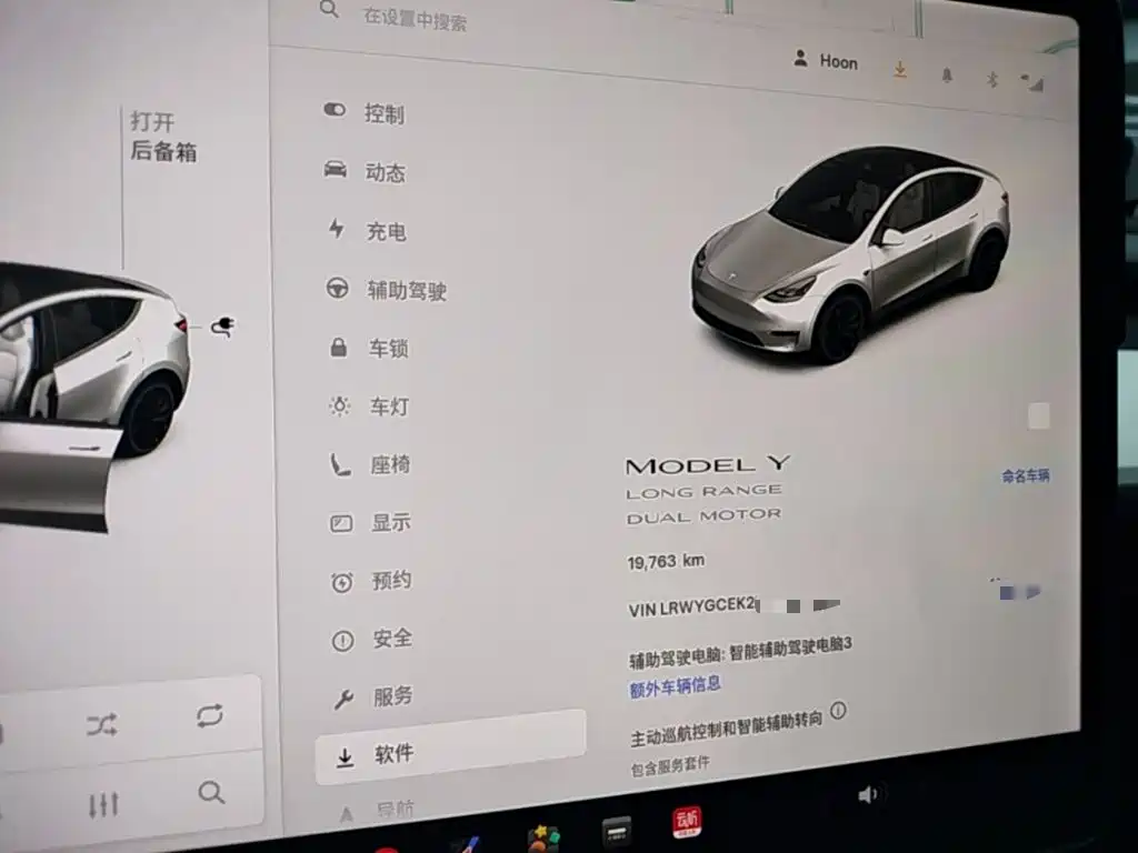 Tesla Model Y — миниатюра 12