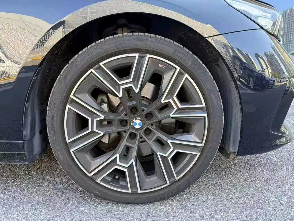 BMW 5 Series — миниатюра 6