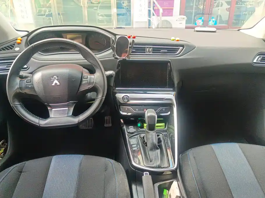Peugeot 308 — миниатюра 12