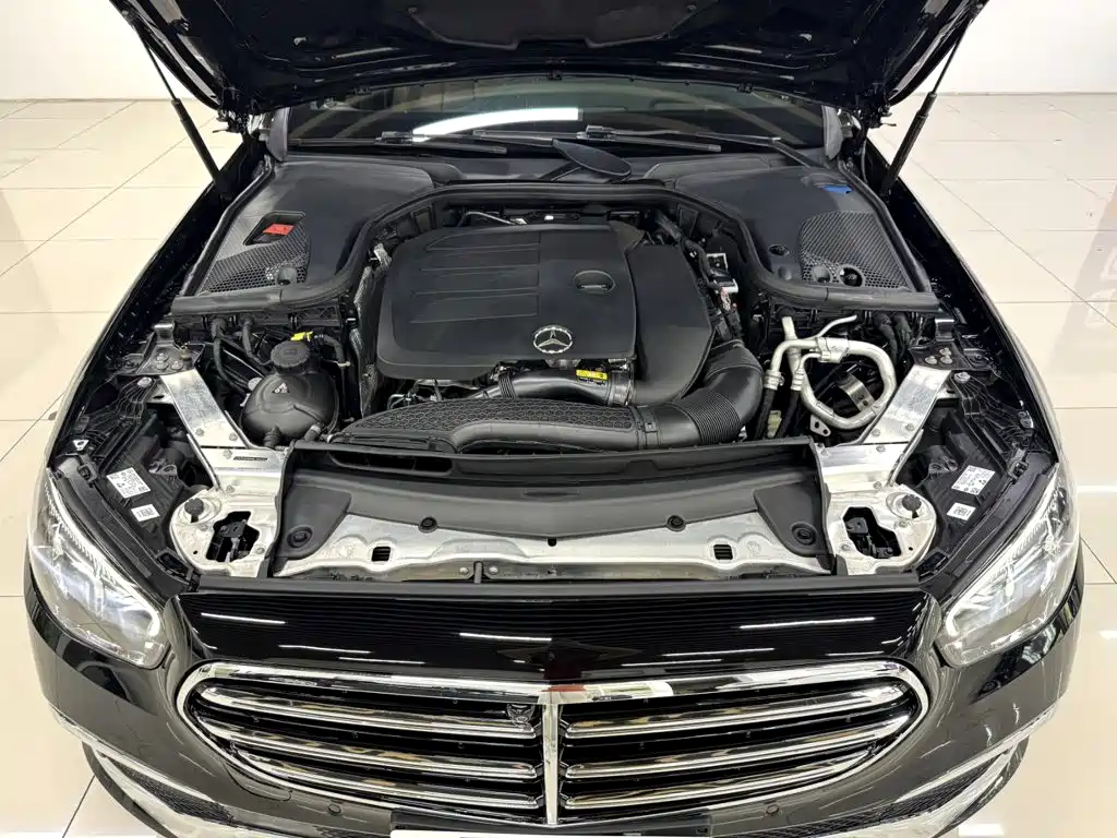 Mercedes-Benz E-Class — миниатюра 23