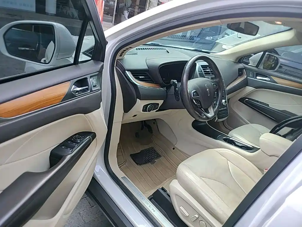 Lincoln MKC — миниатюра 16