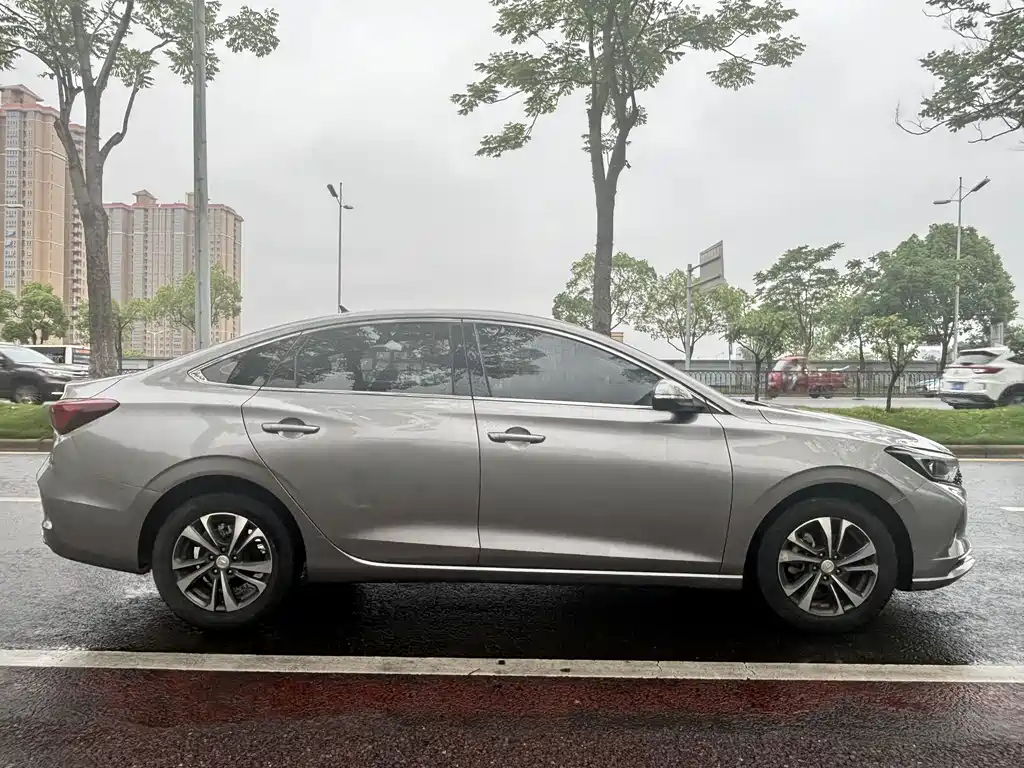 Changan Eado — миниатюра 4
