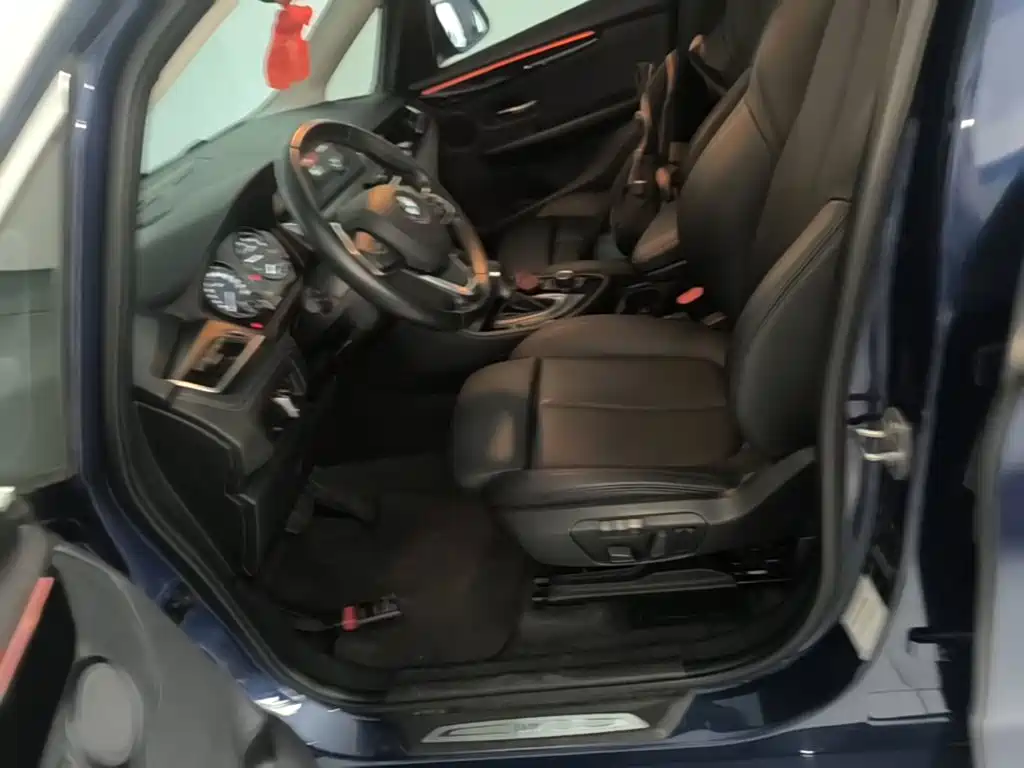 BMW 2 Series Active Tourer — миниатюра 15