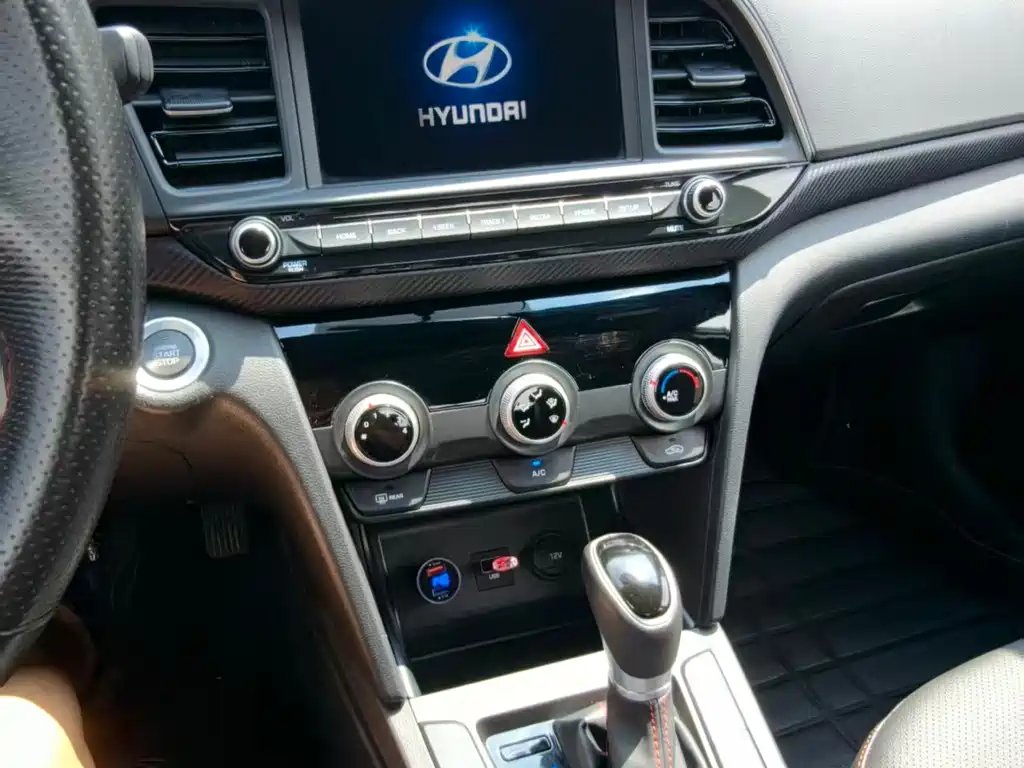 Hyundai Elantra — миниатюра 6