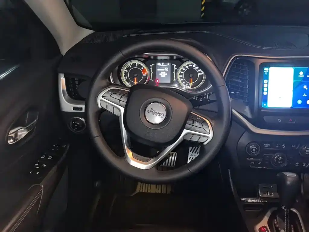 Jeep Cherokee — миниатюра 6
