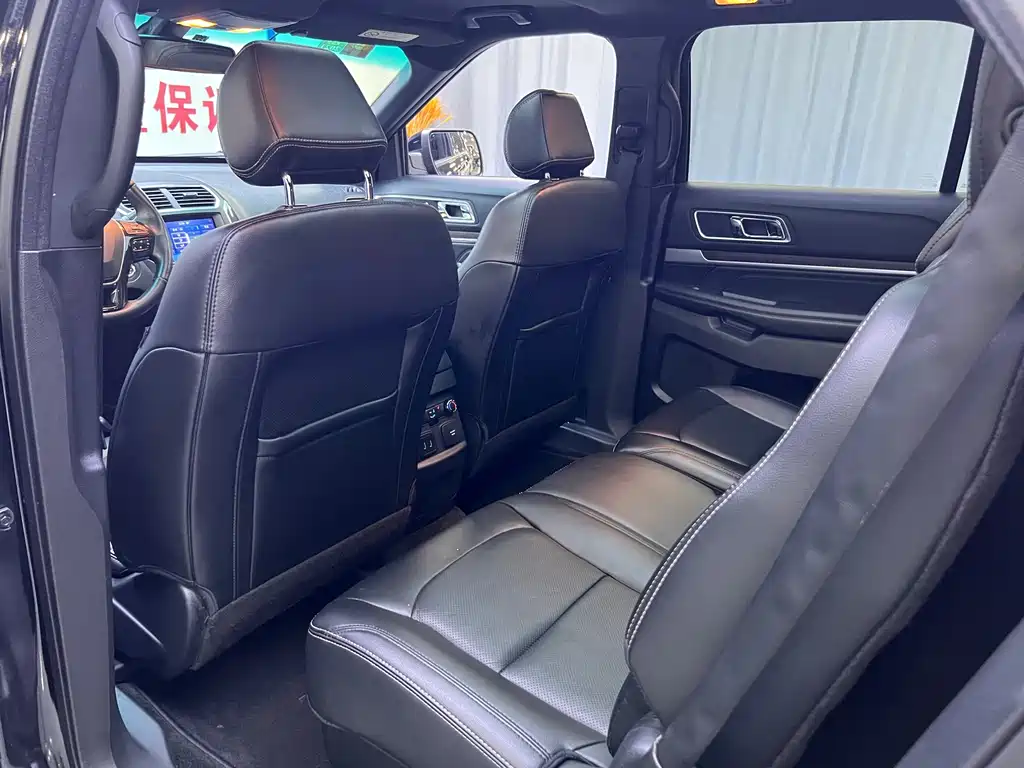 Ford Explorer (Import) — миниатюра 16